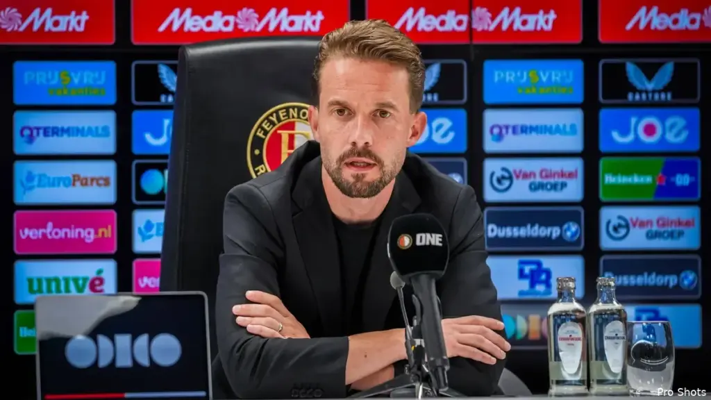 Feyenoord legt uitblinker Gjivai Zechiël langer vast: ‘Ik weet dat ik hier nog veel stappen kan maken’