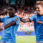 Debutant Schaken (17) draagt met prachtgoal bij aan zege Feyenoord op NEC